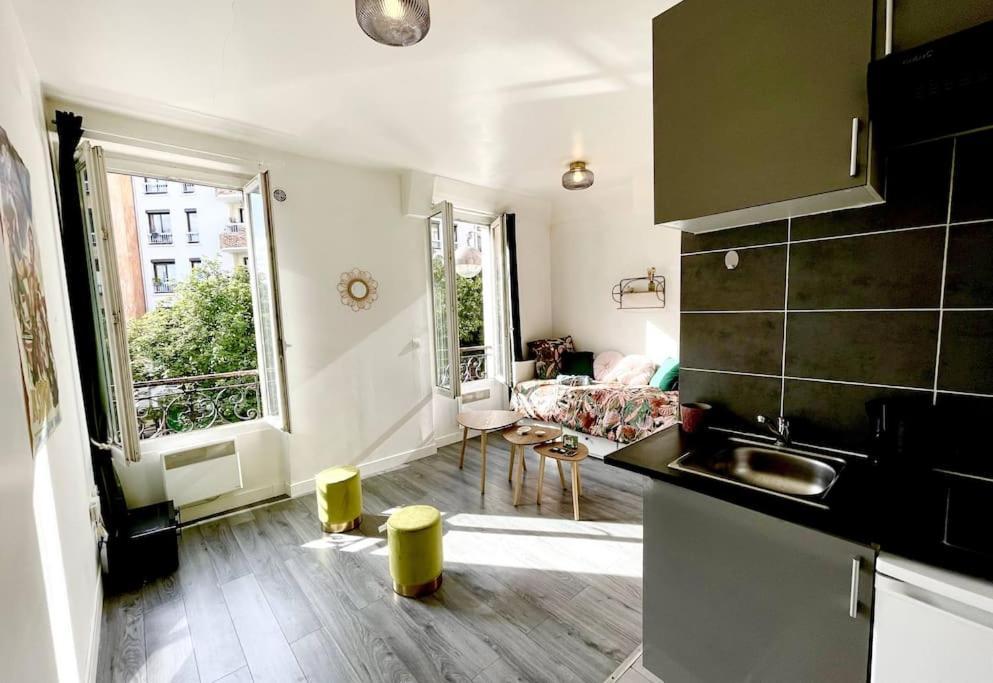 Charming Bright Sunny Studio Near Canal St Martin Paris Exterior photo